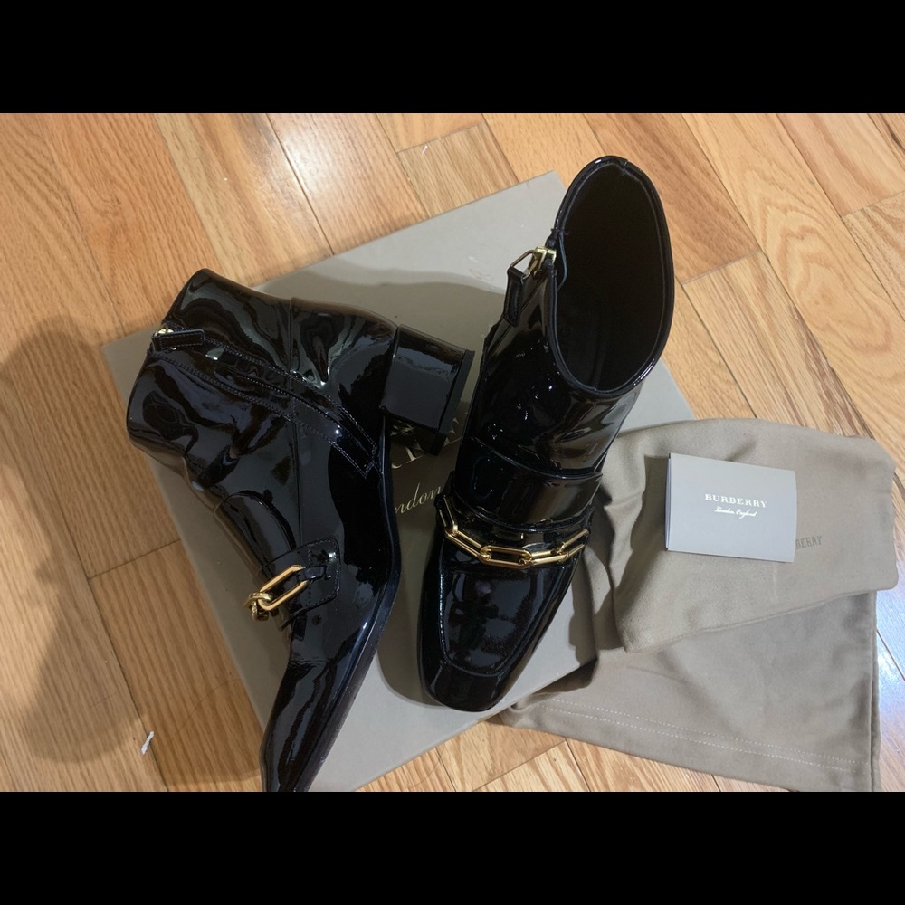 Burberry Chettle 45 Optic Chain Boots/Booties